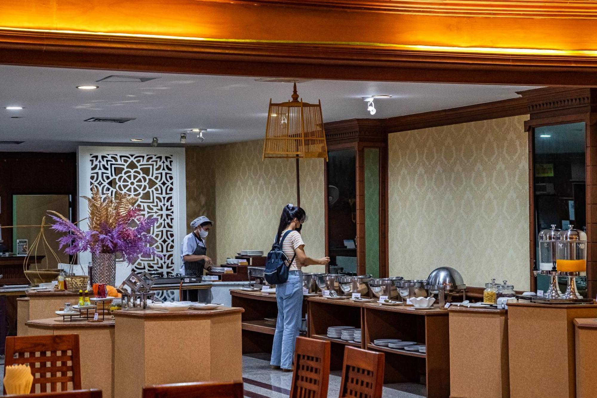 Thong Tarin Hotel Surin Extérieur photo